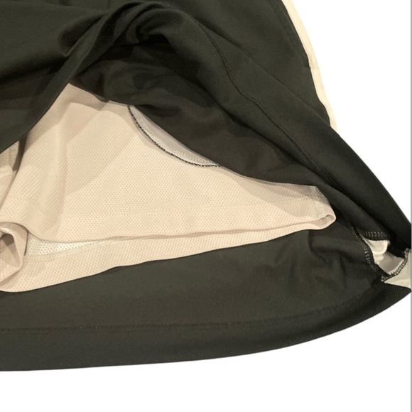 NIKE Black SKORT with White Trim and Four Pockets Size Medium - Picture 6 of 6